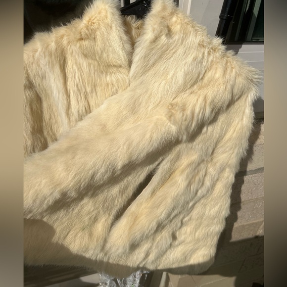 Genuine Rabbit Cape - Picture 4 of 5